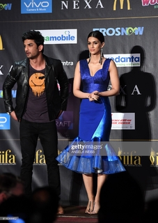 Kriti Sanon feet photo thumbnail