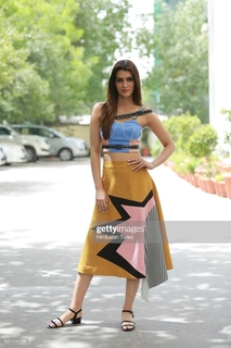 Kriti Sanon feet photo thumbnail