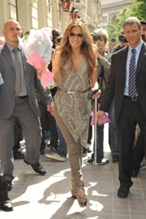 Jennifer Lopez feet photo thumbnail