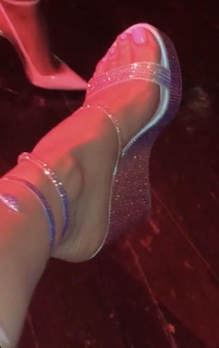 Kylie Jenner feet photo thumbnail