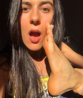 Alaine Crissiê feet photo thumbnail