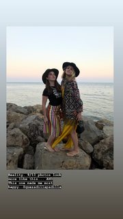 Shantel VanSanten feet photo thumbnail