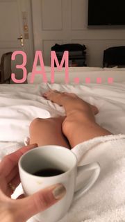 Laura Vandervoort feet photo thumbnail