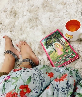 Mouni Roy feet photo thumbnail