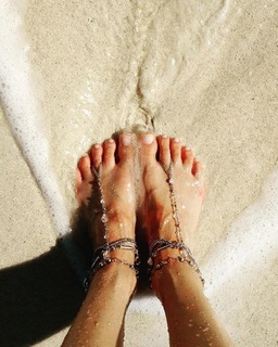 Nicole Neumann feet photo thumbnail