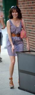 Elizabeth Banks feet photo thumbnail