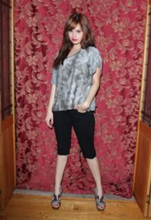 Debby Ryan feet photo thumbnail