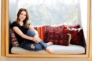 Sophia Bush feet photo thumbnail