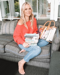 Molly Sims feet photo thumbnail