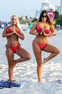 Claudia Romani feet photo thumbnail