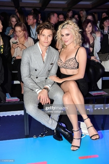 Pixie Lott feet photo thumbnail