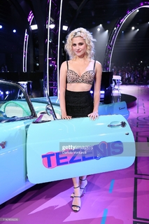 Pixie Lott feet photo thumbnail