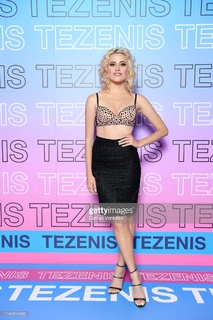 Pixie Lott feet photo thumbnail