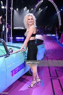 Pixie Lott feet photo thumbnail