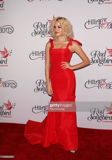 Pixie Lott feet photo thumbnail