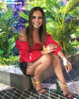 Tania Rincón feet photo thumbnail