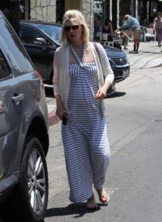 January Jones feet photo thumbnail