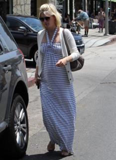 January Jones feet photo thumbnail