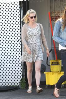 January Jones feet photo thumbnail