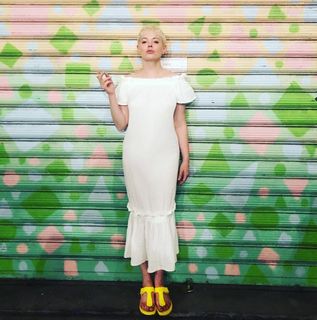 Rose McGowan feet photo thumbnail