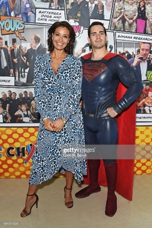 Melanie Sykes feet photo thumbnail