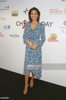 Melanie Sykes feet photo thumbnail
