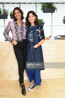 Melanie Sykes feet photo thumbnail