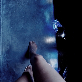 Halle Berry feet photo thumbnail