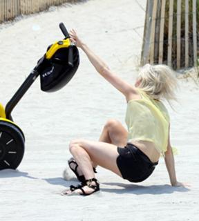 Ellie Goulding feet photo thumbnail