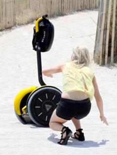 Ellie Goulding feet photo thumbnail