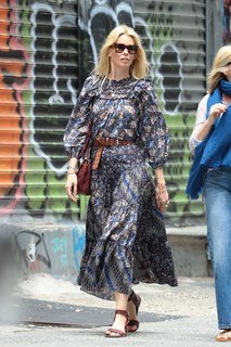 Claudia Schiffer feet photo thumbnail