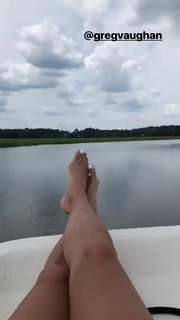 Angie Harmon feet photo thumbnail
