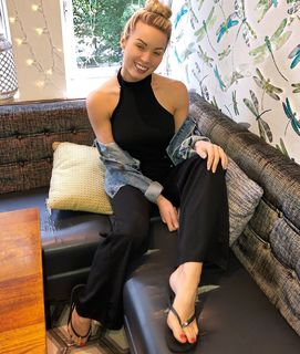 Gabrielle Taylor feet photo thumbnail