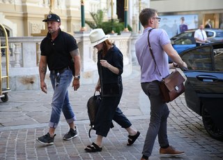 Julianne Moore feet photo thumbnail