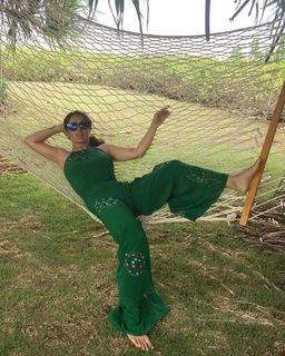 Salma Hayek feet photo thumbnail