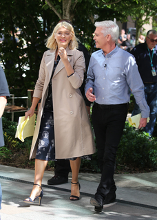 Holly Willoughby feet photo thumbnail