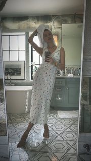 Behati Prinsloo feet photo thumbnail
