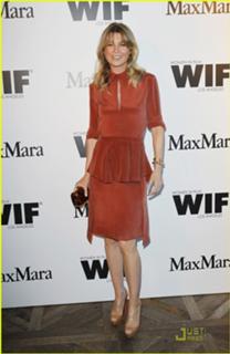 Ellen Pompeo feet photo thumbnail