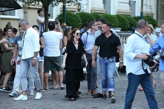 Julianne Moore feet photo thumbnail