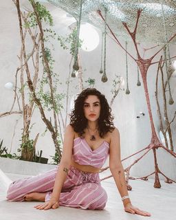 Kéfera Buchmann feet photo thumbnail