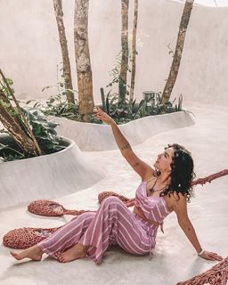Kéfera Buchmann feet photo thumbnail