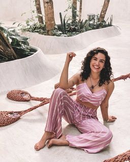Kéfera Buchmann feet photo thumbnail