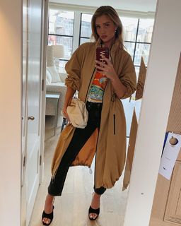 Rosie Huntington-Whiteley feet photo thumbnail