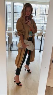 Rosie Huntington-Whiteley feet photo thumbnail