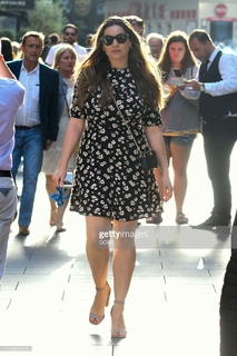 Kelly Brook feet photo thumbnail
