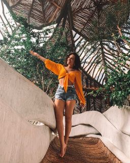 Kéfera Buchmann feet photo thumbnail