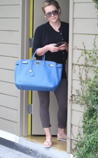 Hilary Duff feet photo thumbnail