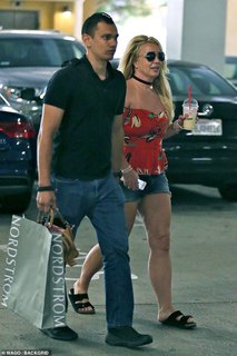 Britney Spears feet photo thumbnail