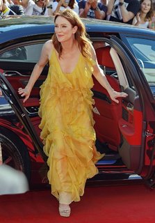 Julianne Moore feet photo thumbnail