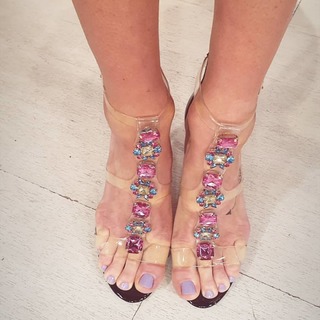 Nicole Neumann feet photo thumbnail